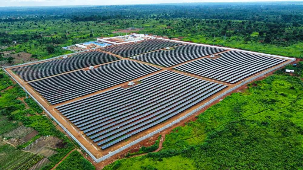 La primera estación de energía fotovoltaica en África Central, en la que participó Powerway, se ha conectado a la red